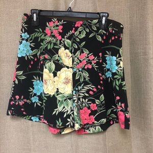New York & Company Black Floral Shorts Size 6